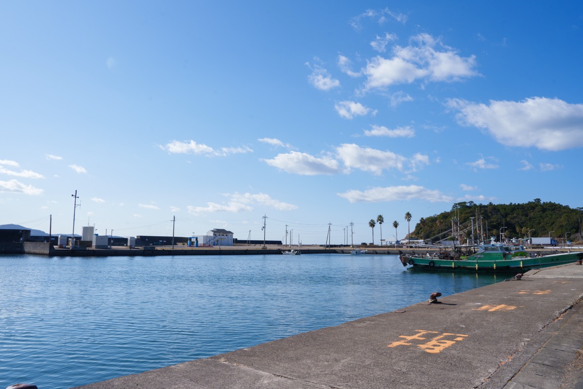 田野の港と海